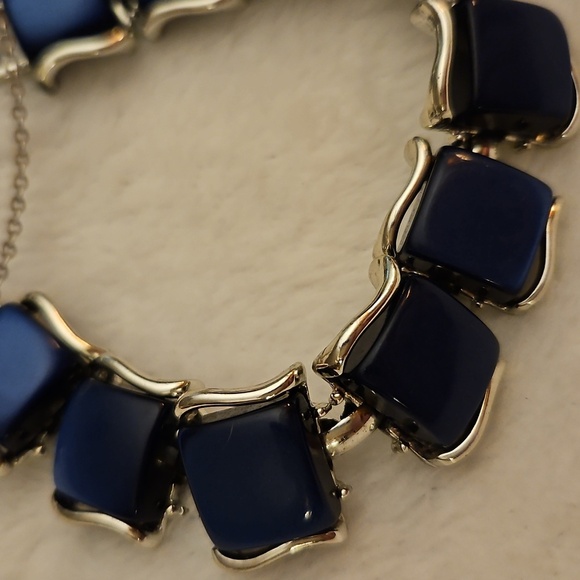 Vtg CORO 1940s Navy Blue Thermoset Moonglow Square Link Bracelet - Picture 4 of 7